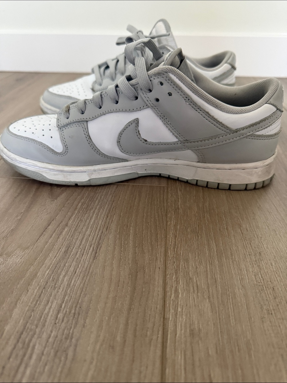 Men Nike Dunks - Picture 3 of 9